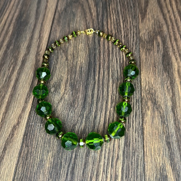 Green Beaded Necklace - Picture 4 of 4